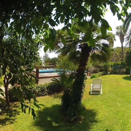 A Due Passi Dal Mare Con Piscina フォンターネ・ビアンケ