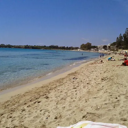 A Due Passi Dal Mare Con Piscina Dom wakacyjny Fontane Bianche