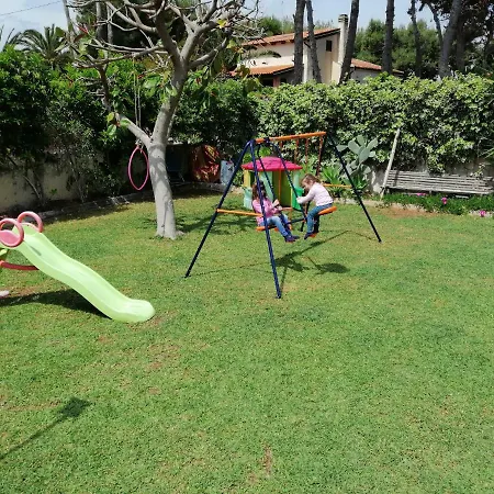 A Due Passi Dal Mare Con Piscina Dom wakacyjny Fontane Bianche