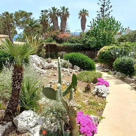 Holiday home A Due Passi Dal Mare Con Piscina Fontane Bianche